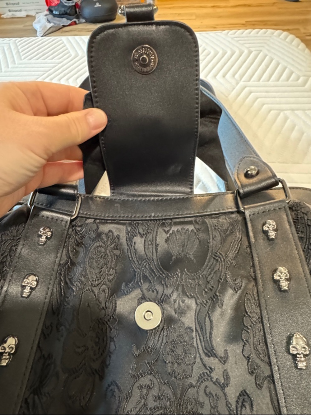 Black Bow Accent Skull Stud Tote Bag banned alternative - Picture 3 of 6